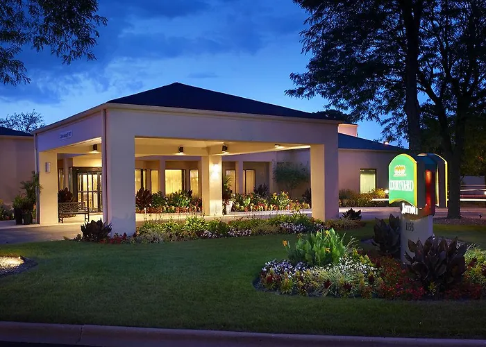 Courtyard By Marriott Chicago 3*