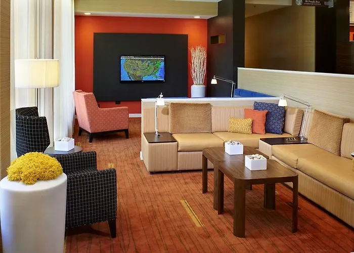Courtyard By Marriott Chicago Hotel 3*