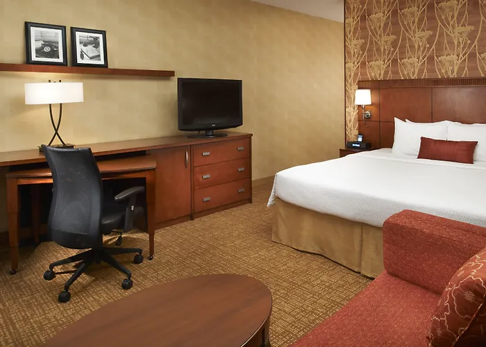 Hotel Courtyard By Marriott Chicago 3*