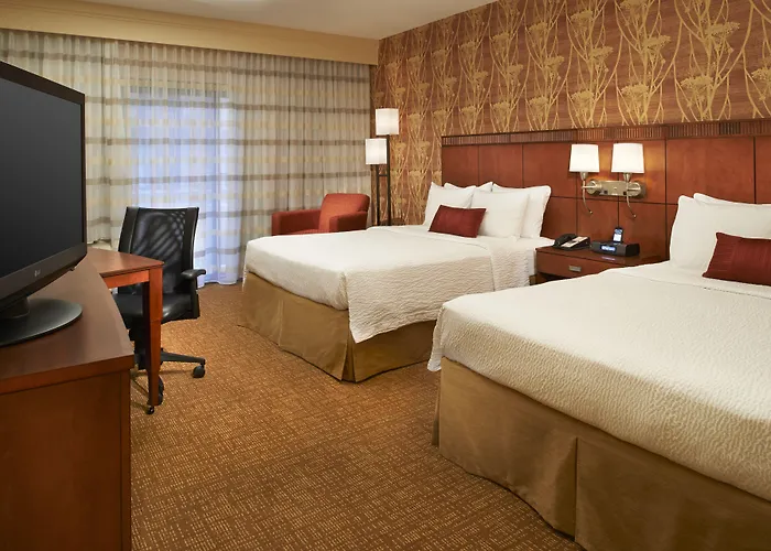 Courtyard By Marriott Chicago Naperville