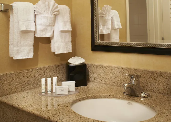 Courtyard By Marriott Chicago