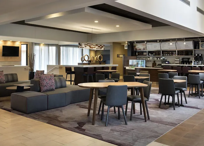 Courtyard By Marriott Chicago 3*