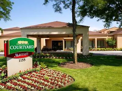 Courtyard By Marriott Chicago