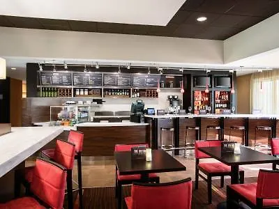 Courtyard By Marriott Chicago