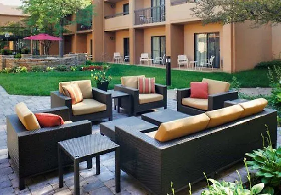 Courtyard By Marriott Chicago Hotel 3*