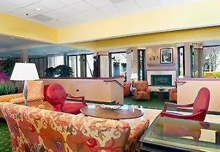 Courtyard By Marriott Chicago Hotel