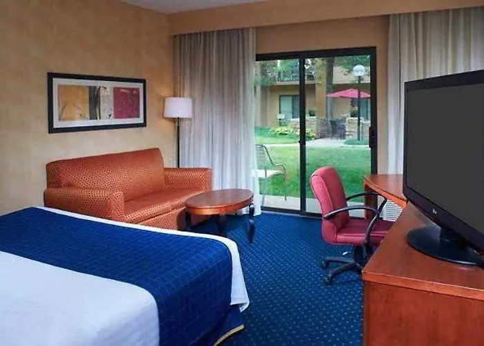 Hotel Courtyard By Marriott Chicago 3*