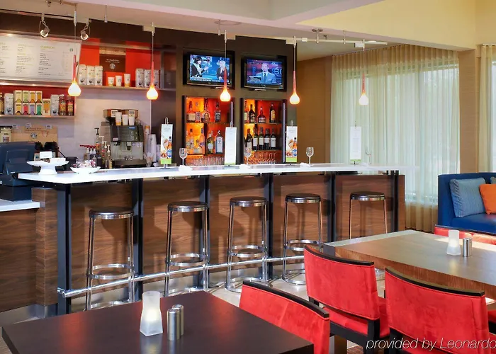 Courtyard By Marriott Chicago Hotel