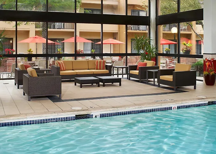 Courtyard By Marriott Chicago Naperville